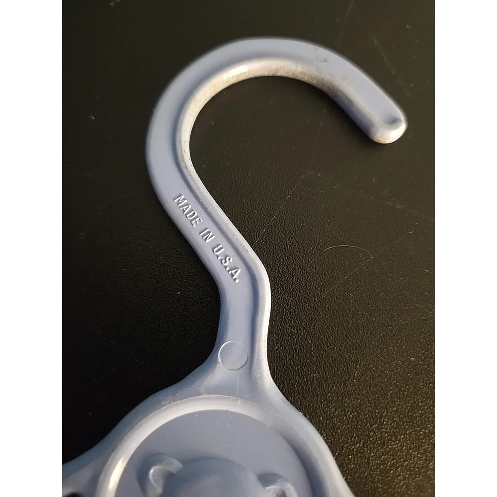 Vintage Baby Infant Clothes Hangers Hard Plastic Bear M Dog Turtle Set of 6‎
